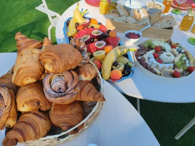Croissants, pains au chocolat et viennoiseries pour un brunch