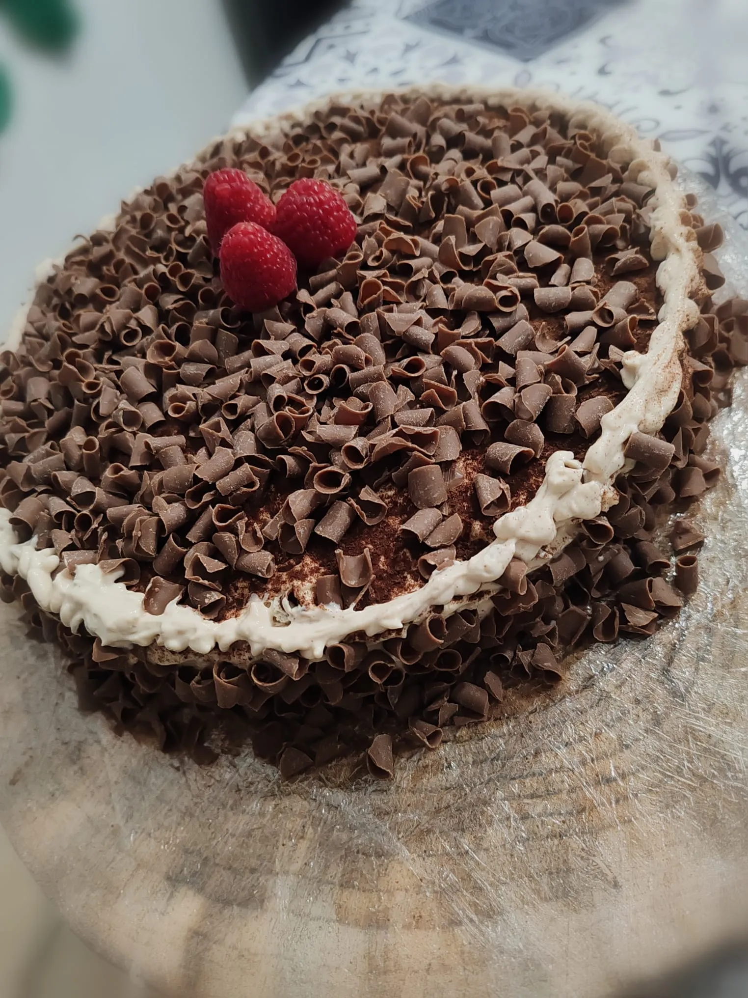 Gâteau aux copeaux de chocolat et framboises