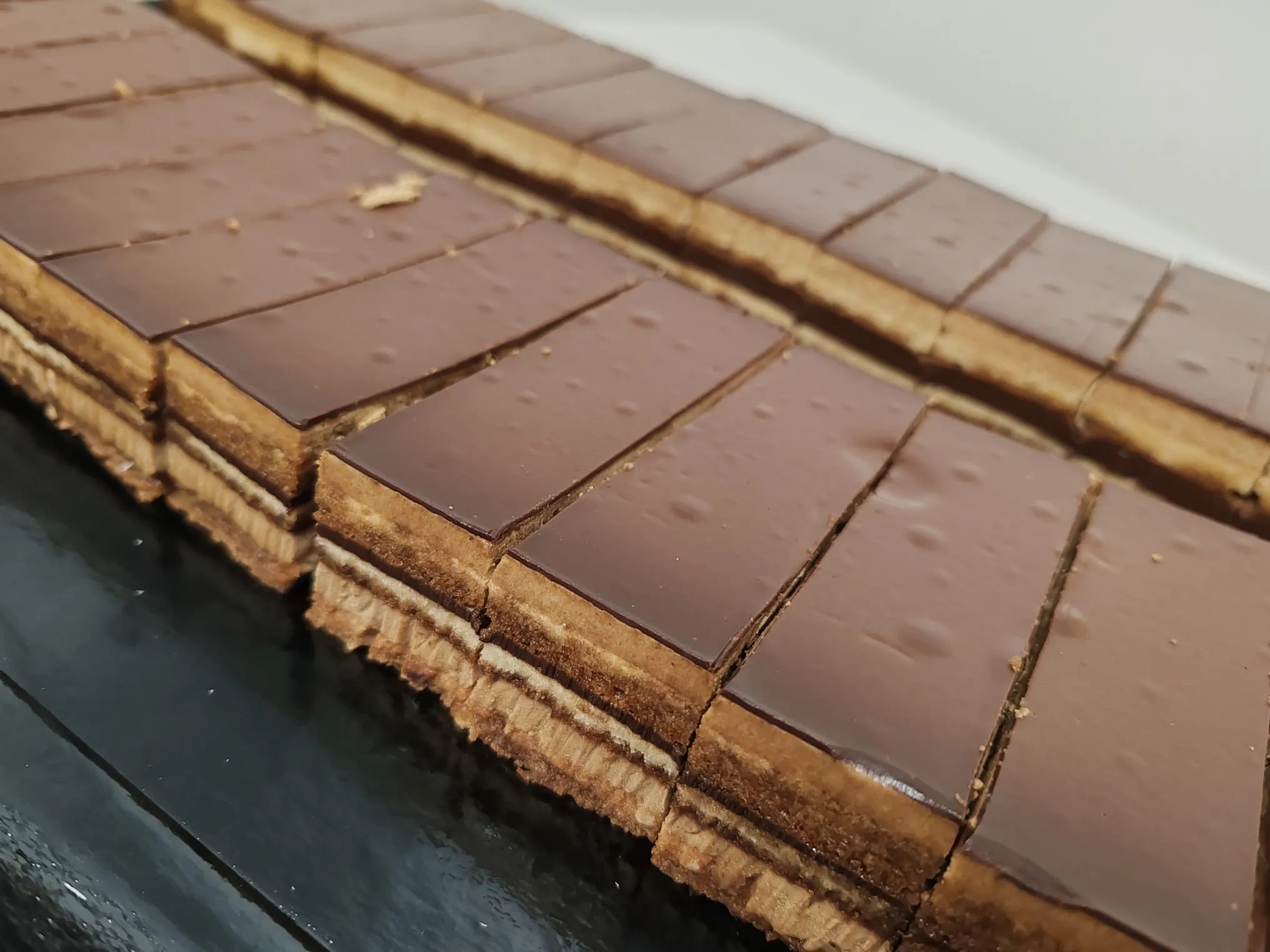 Plaque de gâteau au chocolat façon opéra, à partager