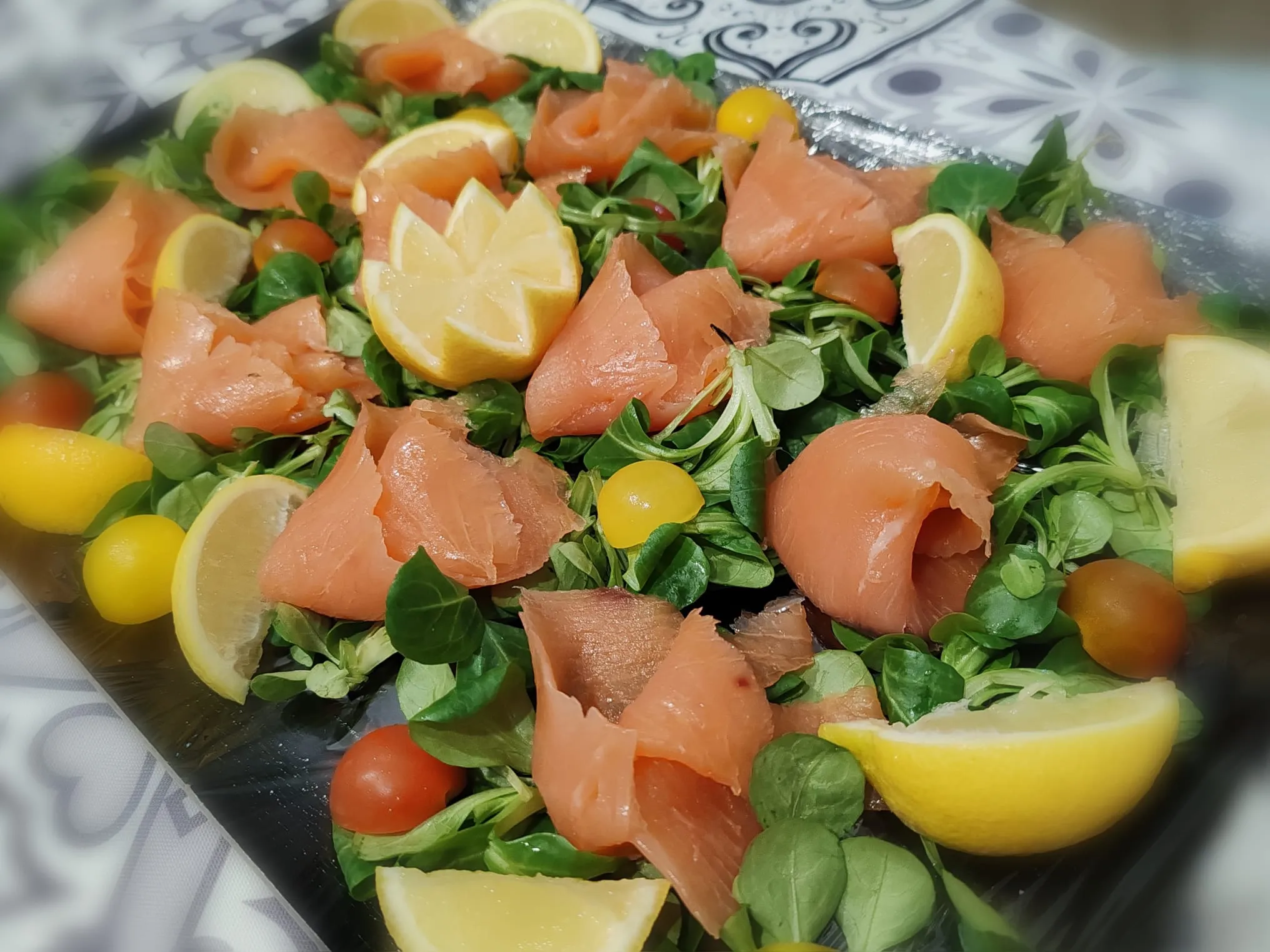 Salade de saumon fumé, roquette et citron