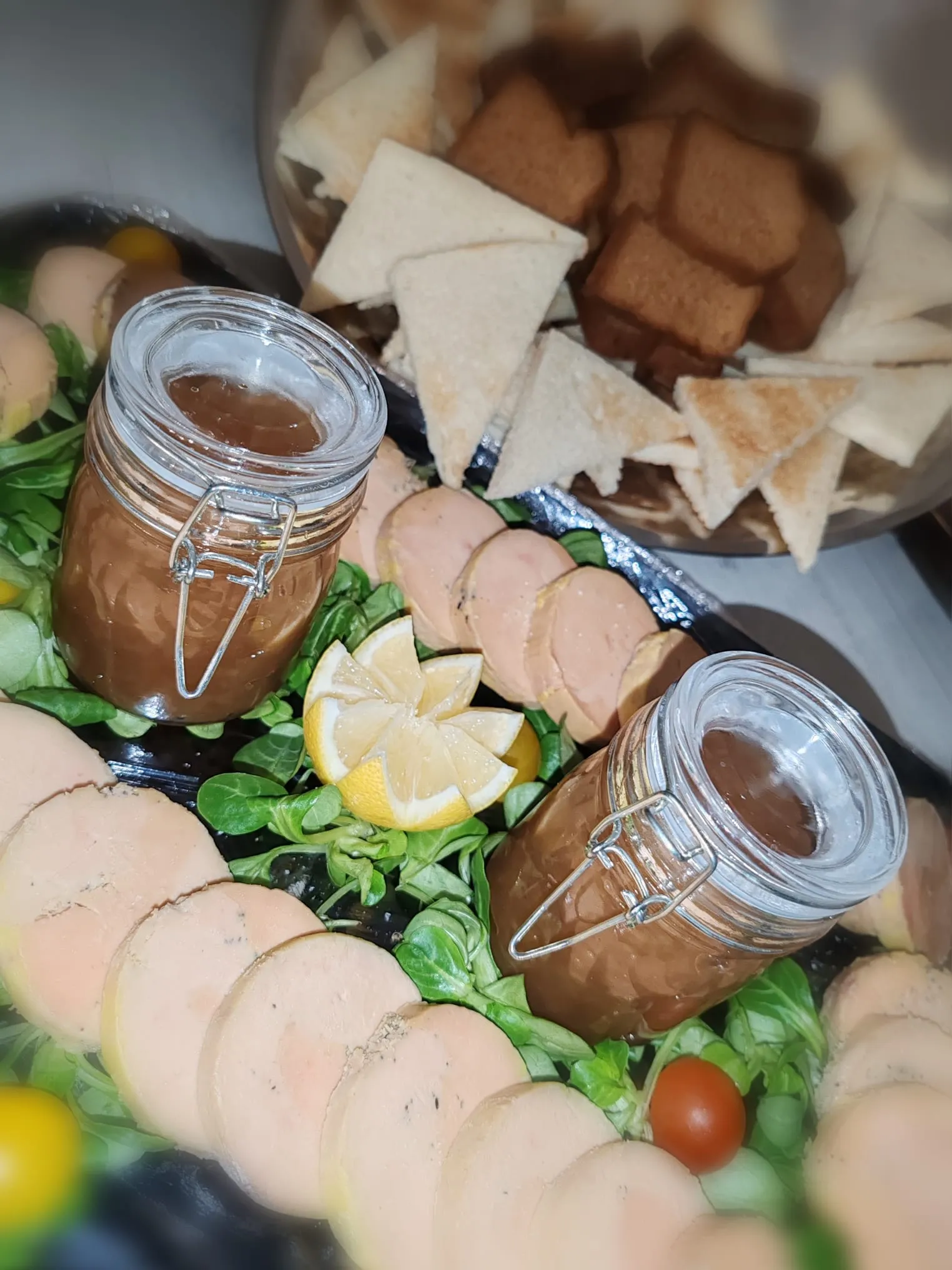 Terrines en bocaux, foie gras et toasts pour l’apéritif